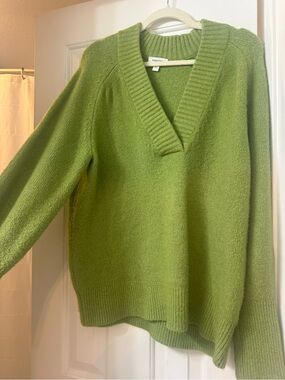 Nordstrom Lime Green V-Neck Pullover Sweater
